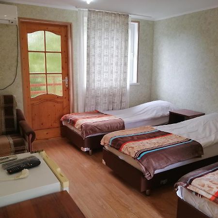 Мини-Отель На Агрба 22А Pitsunda Exterior foto